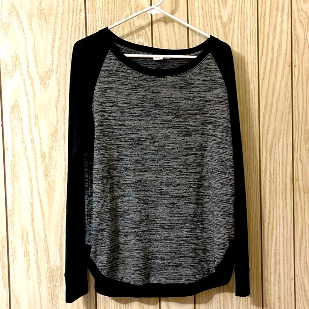 Women’s Gap long sleeve shirt